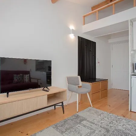 Mezzanine Downtown Balcony Apartman *