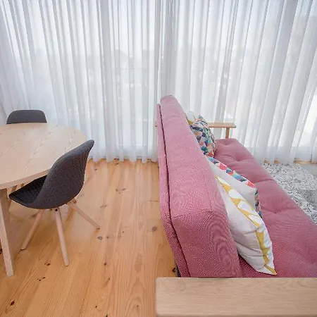 Mezzanine Downtown Balcony Apartman *
